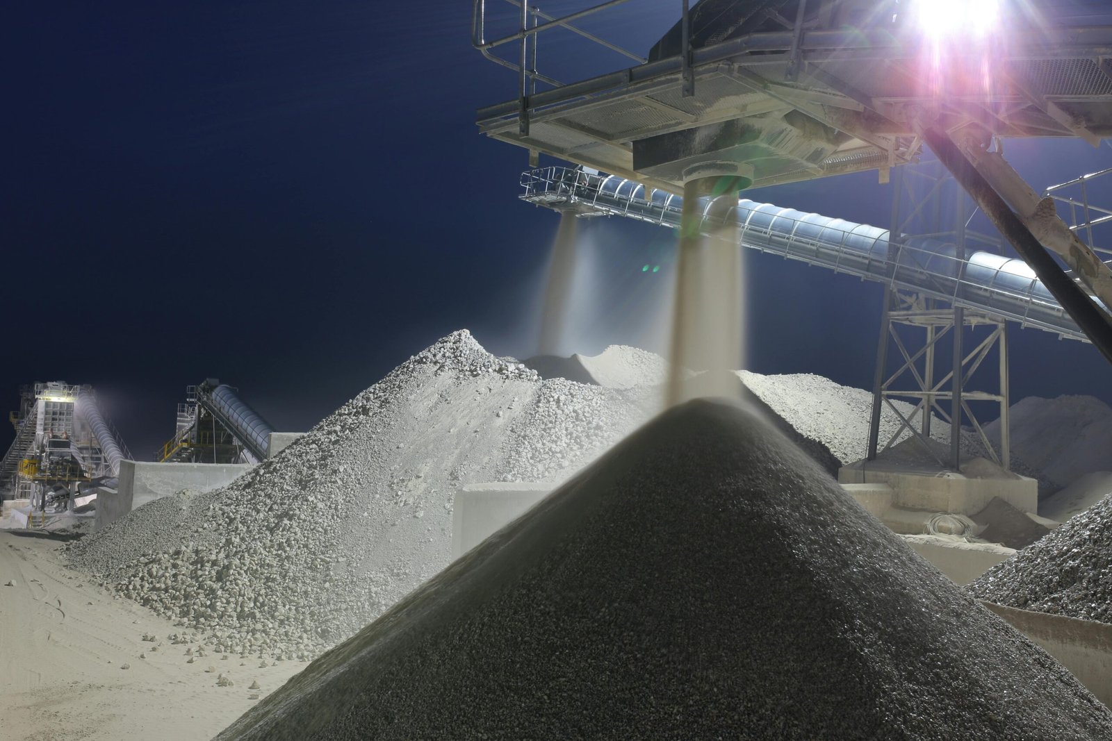 Nighttime industrial sand processing site in Ankara, Turkey with machinery and heaps of sand.